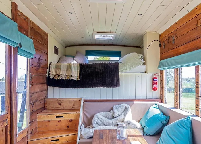 The Hoot Romantic Glamping