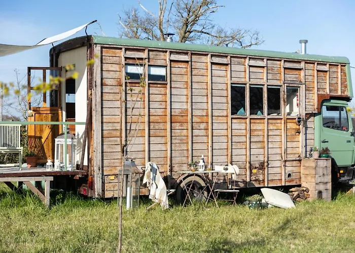 The Hoot Romantic Glamping