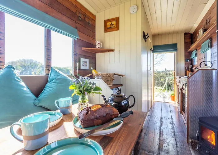 The Hoot Romantic Glamping
