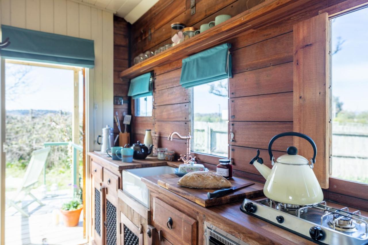 The Hoot Romantic Glamping * Southwick (Wiltshire)
